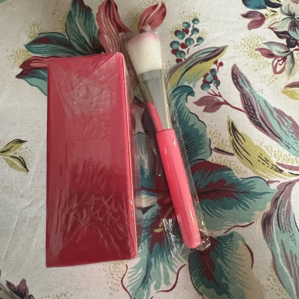 Peptide Bounce Foundation with Brush - Picture 4 of 7